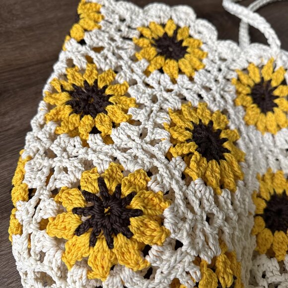 Neiman Marcus White Floral Sunflower Knitted Beach Straw Tote Bag - Picture 3 of 6